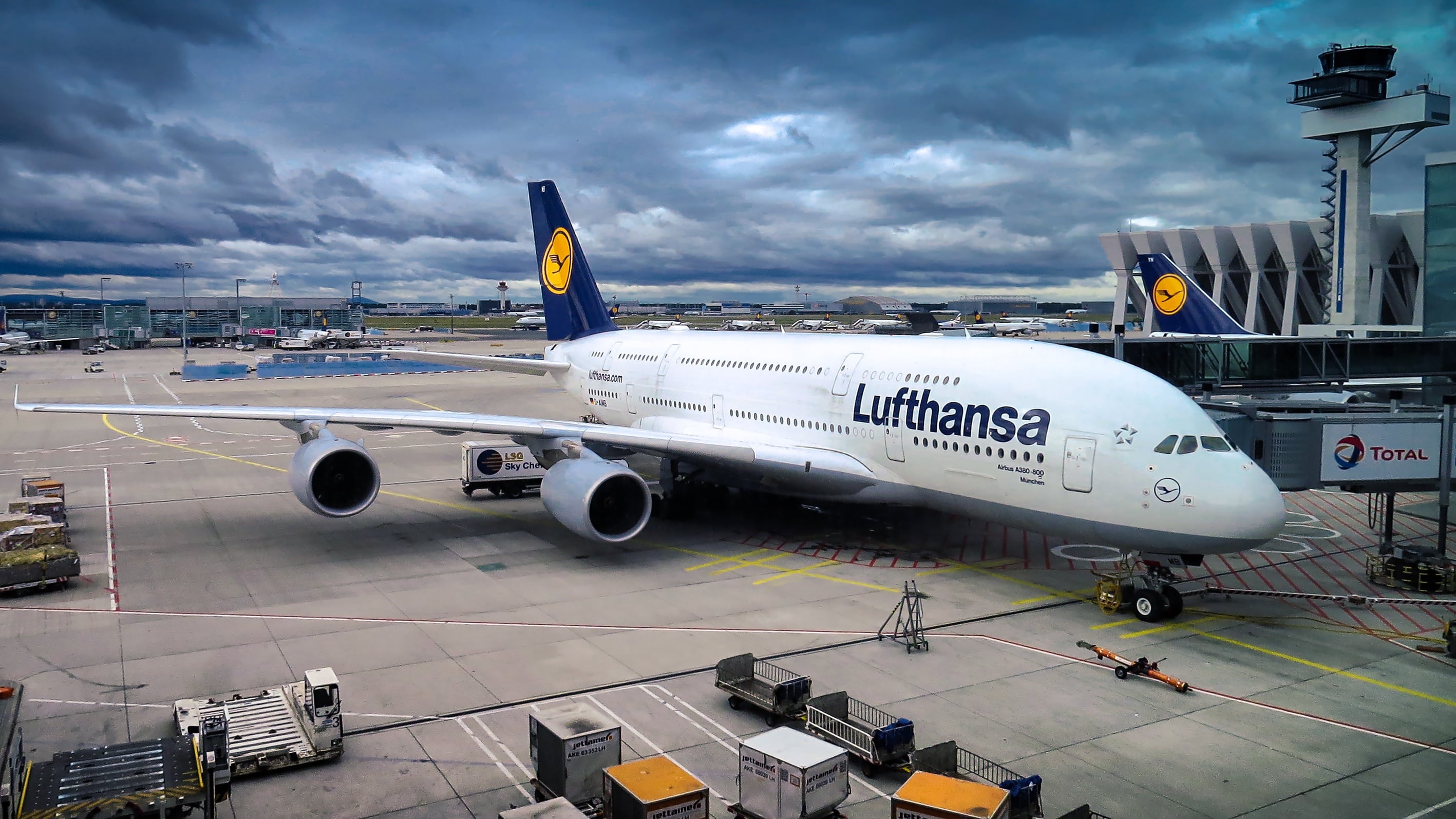 Large Double-Deck Passenger Plane Ends Service on Many Routes (Updated List)